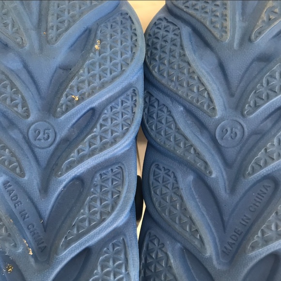 Kids Blue Slip-On Clogs | Crocs Style | EU 25 / US 8.5 | Like New - Picture 6 of 6